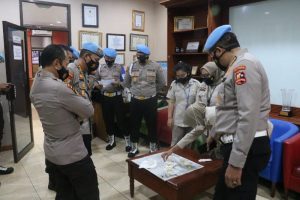 Terkait Izin Kepemilikan Senjata Api,  Kapolda Kepri dan Wakapolda Kepri Jalani Tes Urine