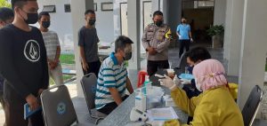 Polsek Jajaran Polresta Barelang Laksanakan Tracing Dan Tes Antigen di Kota Batam