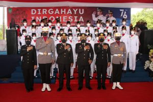 Kapolresta Barelang Ikuti Upacara HUT Kemerdekaan Ri Ke-76 Di Dataran Engku Putri Kota Batam