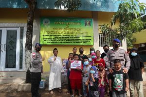 Polairud Polresta Barelang Kota Batam,  Bagikan Sembako di Panti Asuhan Ridho Ilahi