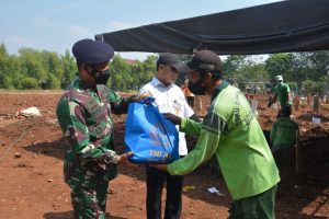 TNI AL Peduli dan Berbagi Sambut HUT Ke-76 TNI AL