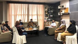 Kadisbudpar Kota Batam Ardiwinata Kunjungi Pengurus Baru Pemandu Wisata