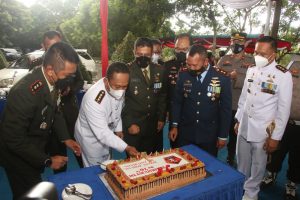 Kapolresta Barelang Hadiri Upacara HUT TNI ke- 76 di Mako Lanal Kota Batam