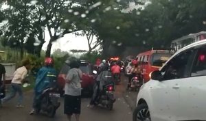 Mobil  Di Jalan Batu Aji Kota Batam Terbakar