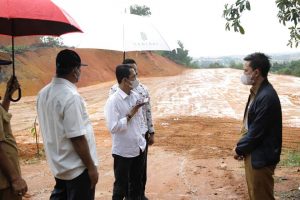 Amsakar Achmad  Tinjau Kesiapan Lahan Relokasi Pedagang di Nongsa Kota Batam