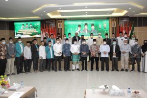 Amsakar Achmad Pimpin Dewan Masjid Indonesia Kota Batam