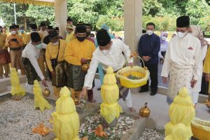 Rangkaian Hari Jadi Batam ke-192, HM. Rudi Bersama FKPD Berziarah ke Makam Nong Isa