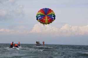 TNI AU Gelar Latihan Parasailing di Pulau Kepri Coral Kota Batam