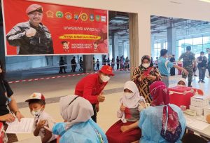 Ribuan Anak Usia 6-11 Tahun Ikuti Vaksinasi Covid-19 Di One Batam Mall