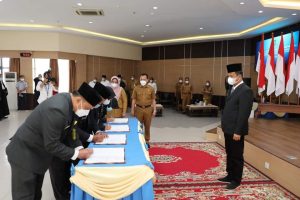 Walikota Batam HM Rudi, Lantik 149 Kepala Sekolah Dan 23 Pengawas Sekolah