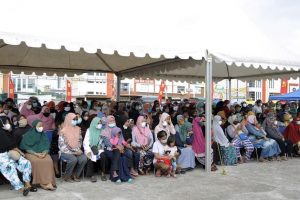 Program Subsidi Minyak Goreng di Kota Batam Disambut Antusias Warga, Dijual Rp 10 Ribu Perliternya