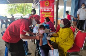 Ratusan Pelajar SD Putra Batam Ikuti Vaksinasi Covid-19