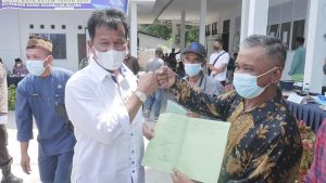 Bersama BPN Batam, Rudi Serahkan 250 Sertifikat Gratis untuk Warga Pulau Karas Galang