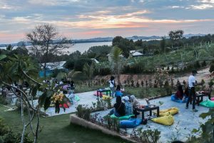 Lokasi Instragramable,  HM. Rudi Kongkow Bareng Milenial Batam di  Sunmofee Tropical Nongsa