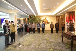 Menteri Koordinator Bidang Perekonomian Airlangga Hartarto Lantik Wan Darussalam Sebagai Anggota Bidang Pengusahaan BP Batam