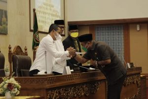 Sidang Paripurna, Amsakar Achmad Sampaikan Jawaban Terkait Retribusi Pelayanan Kesehatan di Puskesmas Kota Batam