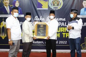 Dinilai Tegas dan Solutif,  HM. Rudi Terima Penghargaan PWI Kepri Award 2022
