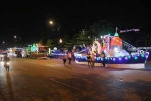 Pawai Takbiran Batam Meriah, Mobil Dihias Ada Lampu Colok