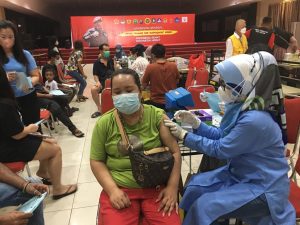 Ribuan Masyarakat Incar Vaksin Booster Di Vihara Maitreya Batam