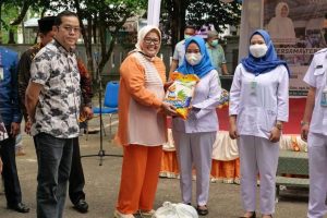 Baznas Batam Berikan Beras Kepada Tenaga Honorer RSUD Embung Fatimah, Marlin: Jangan Berhenti untuk Saling Berbagi