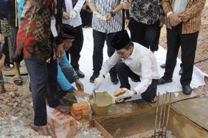 Wawako Batam Amsakar Achmad Letakan Batu Pertama Pembangunan Musala Al Hakim Tanjungbuntung