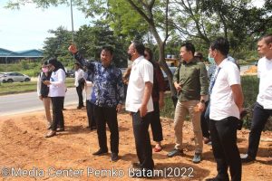 Rudi Tinjau dan Ukur Langsung Lokasi Penanaman Pohon Jati Emas