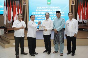 Amsakar Berbagi Kiat Kepemimpinan Pada Mahasiswa IPDN