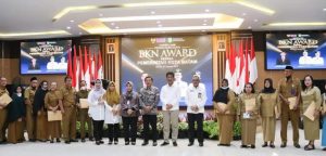 Rudi Lepas 16 PNS Pemko Batam Memasuki Masa Purna Tugas