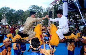 Beragam Pakaian Adat hingga Kesenian Nusantara Memeriahkan Pawai Budaya HJB ke-193