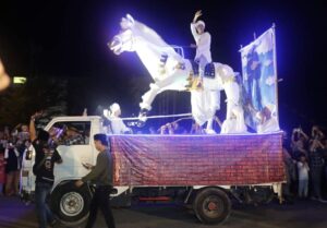Mobil Hias Semrakan Pawai Takbir Keliling di Kota Batam