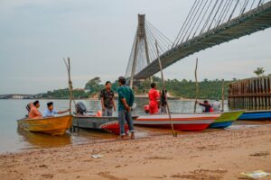 Peringati Hari Nelayan Nasional HARRIS Resort Barelang Batam Ajak Nelayan Buka Puasa Bersama