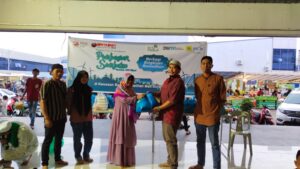 PLN Batam Bersama Media Berbagi 50 Bingkisan Ramadhan 1444 H di Botania 2 Kota Batam