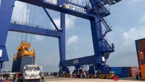 STS Crane Pelabuhan Batu Ampar Mulai Layani Kegiatan Bongkar Muat