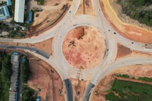 Peningkatan Ruas Jalan dan Pembangunan Bundaran Bandara Sudah Mulai Terlihat