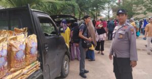 Jaga Kamtibmas, Polisi Amankan Operasi Pasar Murah di Bengkong