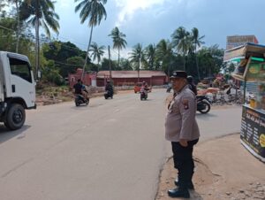 Polsek Bengkong Atur Arus Lalu Lintas di Titik Rawan Macet dan Kejahatan Jalanan