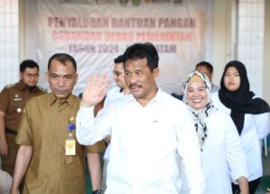 Muhammad Rudi Salurkan Cadangan Beras Pemerintah Kepada 6.178 KPM