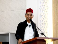 Ustadz Abdul Somad Isi Tausiyah di Masjid BJ Habibie BP Batam
