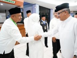 Lepas Jamaah Calon Haji Kloter 1 Embarkasi Batam, Jefridin: Semoga Jadi Haji Mabrur dan Mabrurah