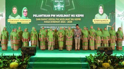 Resmi, Khofifah Indah Parawansa Lantik Marlin Agustina Rudi dan PW Muslimat NU Kepri 2024-2029