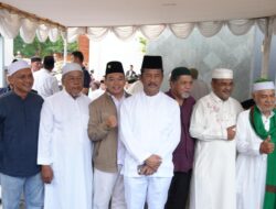 Rudi – Rafiq Sarapan Bareng Ratusan Jemaah Masjid Agung Al Hikmah Tanjungpinang