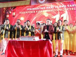 Hadiri Perayaan Imlek dan HUT PHIS, Li Claudia Chandra Ajak Warga Bersama Bangun Batam