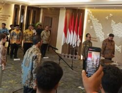 Menteri Koordinator Perekonomian Airlangga Hartarto Lantik Amsakar Achmad dan Li Claudia Chandra Pimpin BP Batam