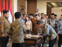 Lantik Kepala dan Wakil BP Batam. Airlangga Hartarto : Semoga Amsakar dan Li Claudia Membawa Batam Lebih Maju