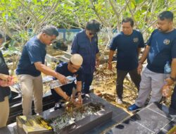 Ketua PWI Kepri, Andi Gino dan Pengurus Ziarah ke Makam Zuriat Nong Isa dan Anggota PWI Kepri