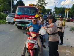 Polsek Sagulung Gelar Road Show Pembagian Takjil di Bulan Suci Ramadhan