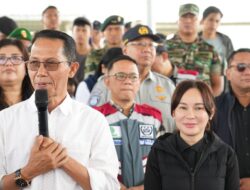 Beri Rasa Aman Kepada Masyarakat, Amsakar dan Li Claudia Tinjau Arus Mudik di Pelabuhan dan Bandara