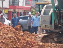 Anggota DPRD Kota Batam Anang Adhan Awasi Langsung Pembangunan Jalan Cikitsu