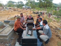 PWI Kepri dan PWI Batam Ziarahi ke Makam Sahabat Sejawat Penuh Haru