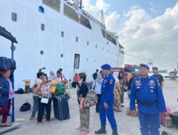 Sat Polairud Polresta Barelang Lakukan Pengamanan dan Pengecekan Penumpang KM Kelud di Pelabuhan Batam Bintang 99